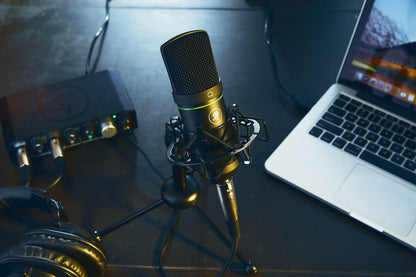 M Caster Live Streaming Podcasting Portable Smartphone/USB FX Mixer + Mic