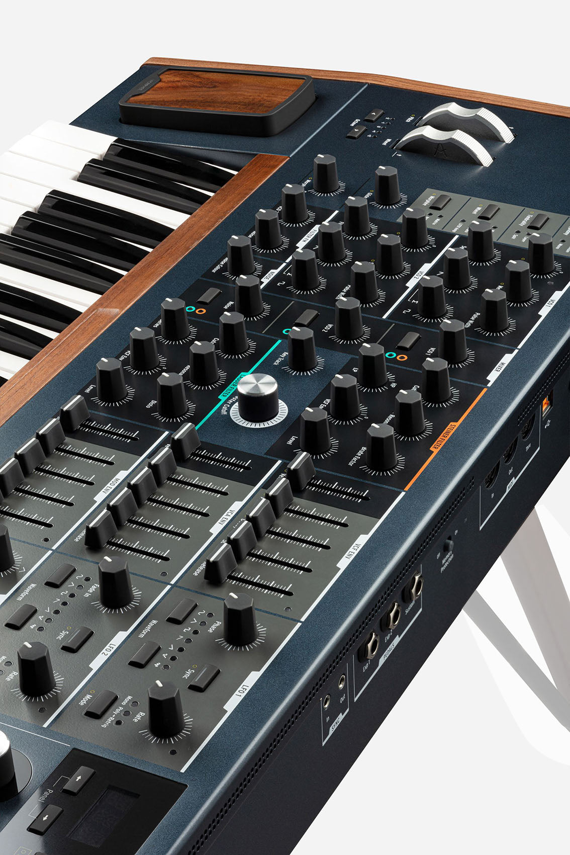 Polybrute USB MIDI 6-voice 61-Key Polyphonic Analog Morphing Synthesizer