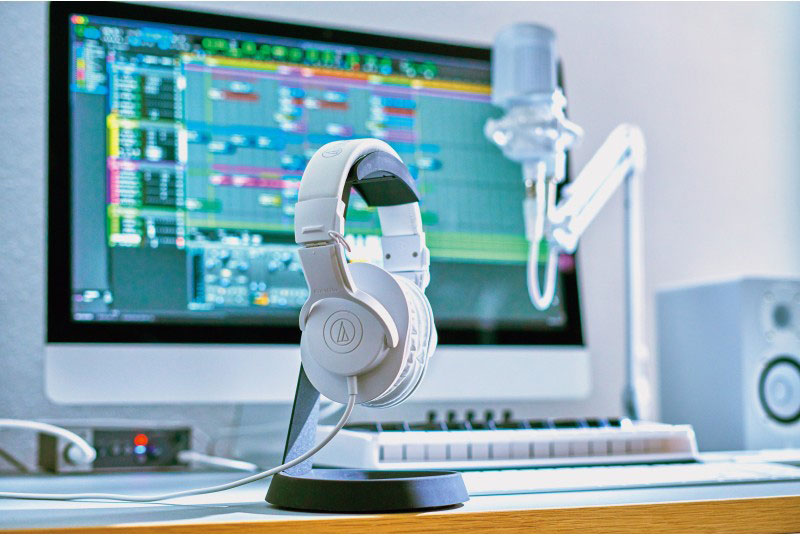 Audio-Technica ATH-M20XWH Professional Closed-Back Dynamic Monitor Headphones